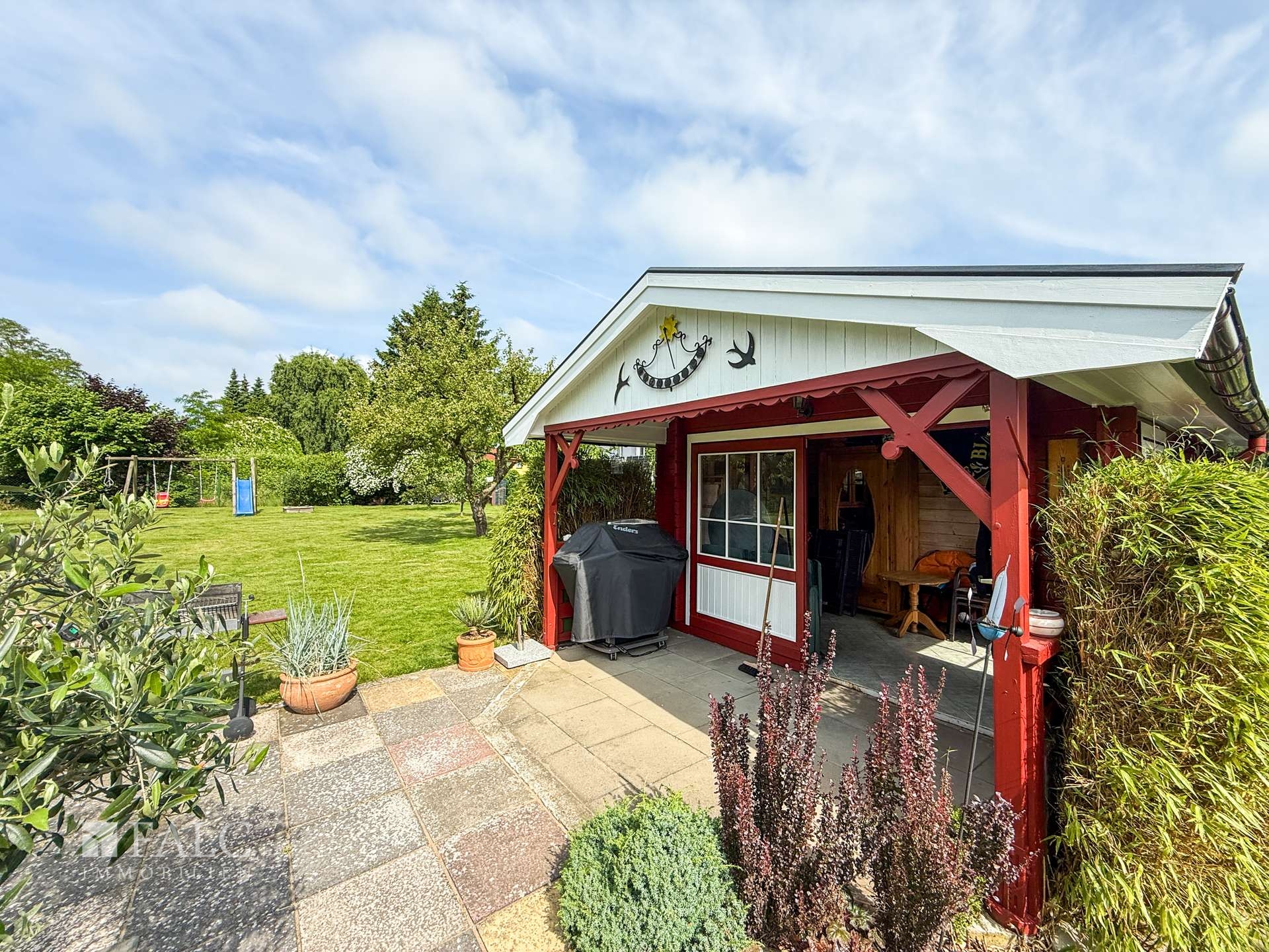 Gartenhaus mit Grillecke
